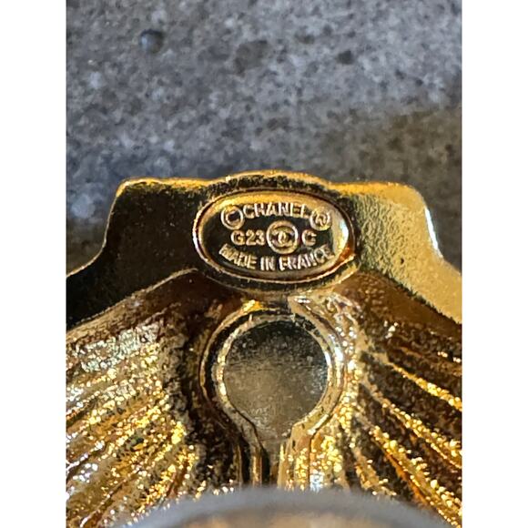 Chanel Modern Rhinestone Shell Clip On Earrings 23C GHW Authentic CoA - Picture 3 of 6